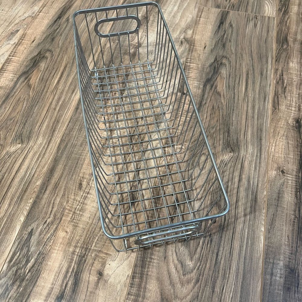 ‎Metal storage container